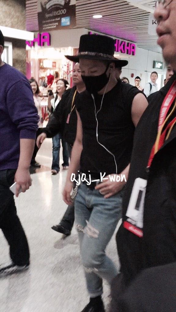 Taeyang Arrival Malaysia 2015-02-06 2.jpg
