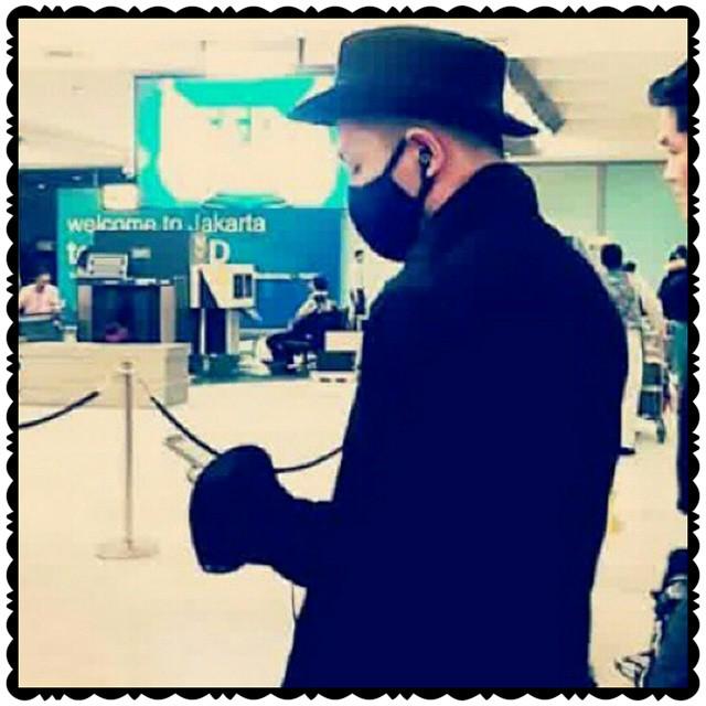 Taeyang Arrival Jakarta 2015-02-13 by belagu 02.jpg