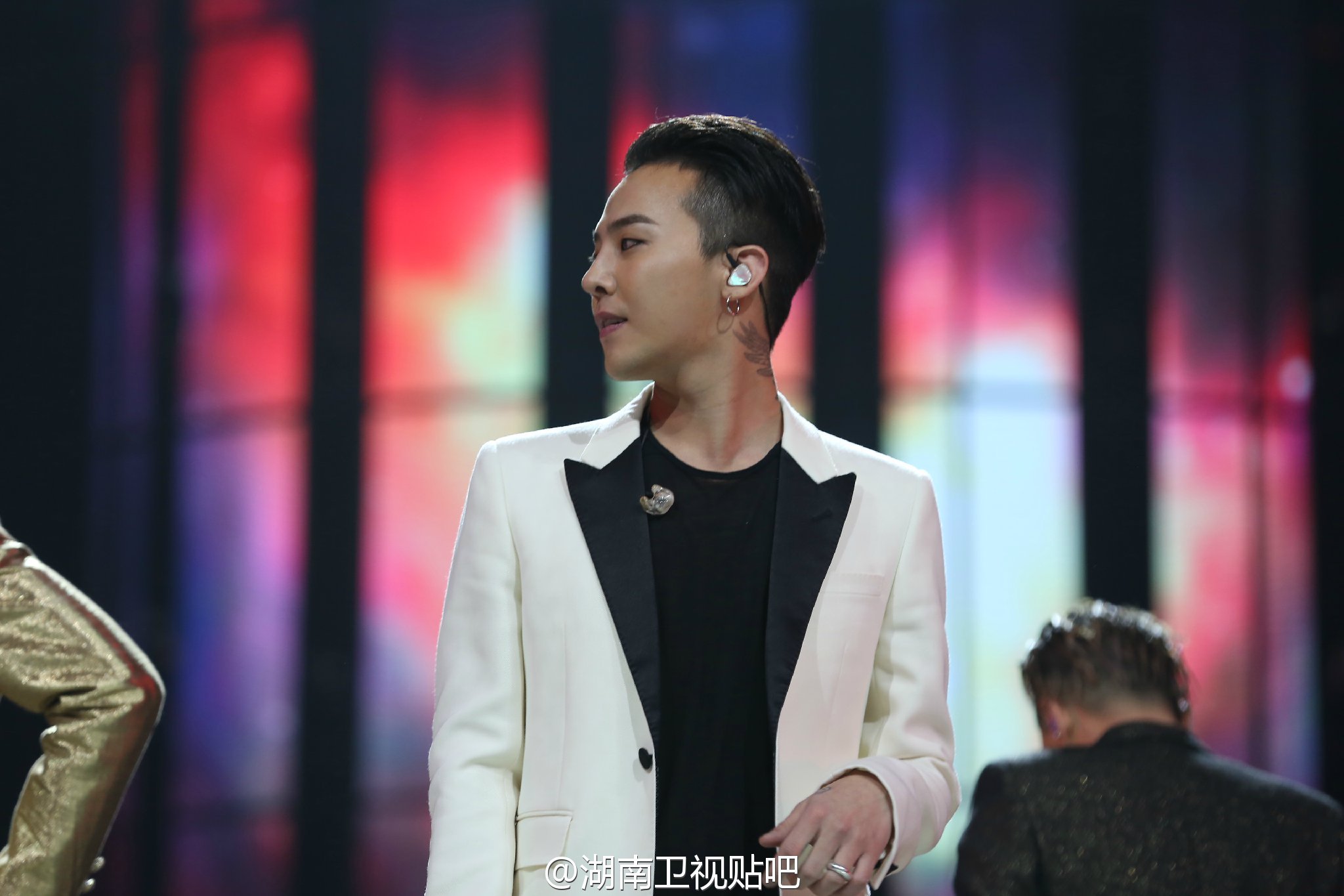BIGBANG_Hunan_TV_2015-12-31_by_湖南卫视贴吧__3.jpg