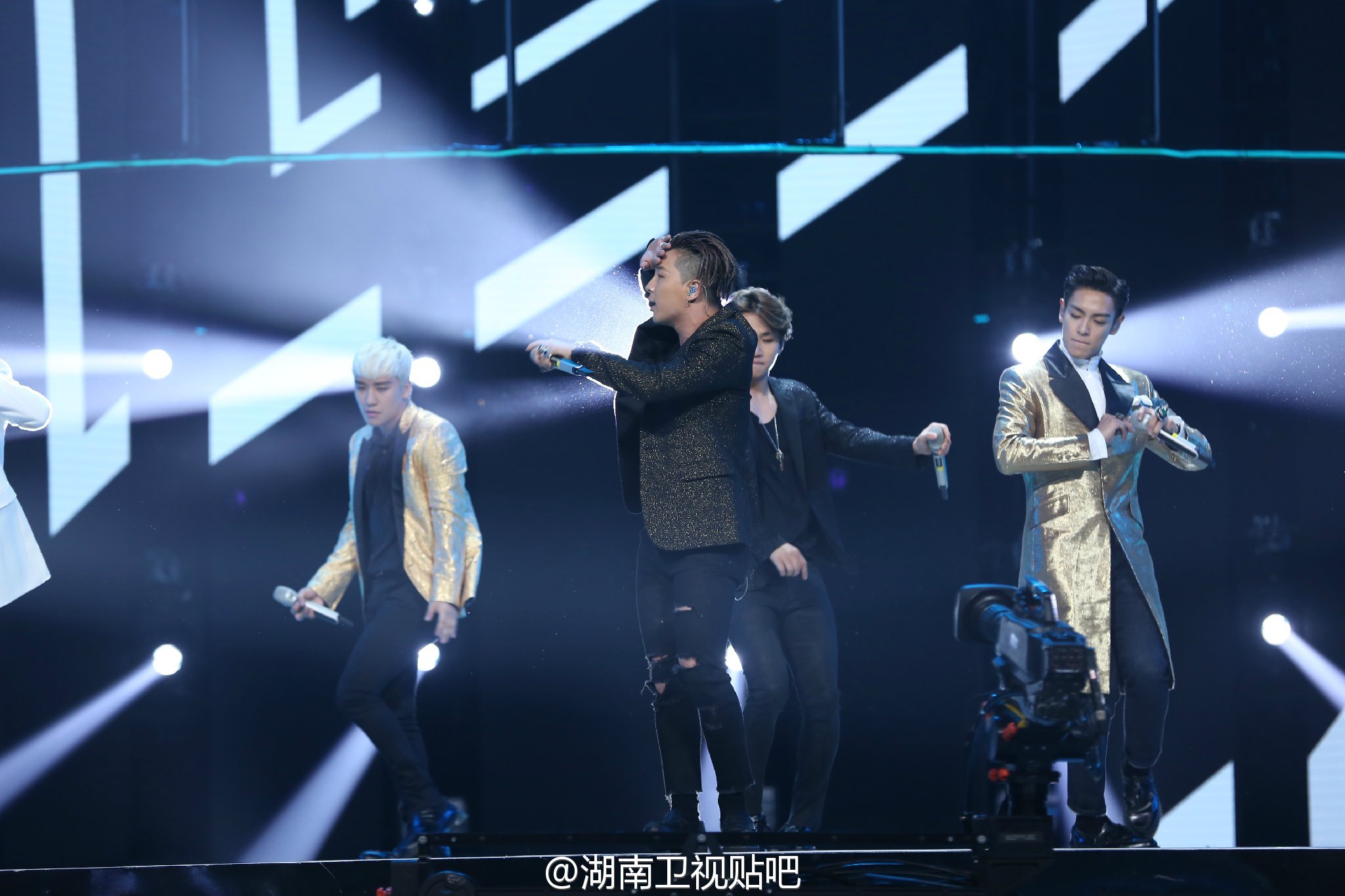 BIGBANG_Hunan_TV_2015-12-31_by_湖南卫视贴吧__4.jpg