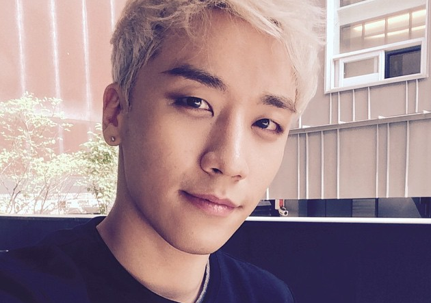 BIGBANG’s Seungri Gracefully Deals With Fan Who Jumps Onto Stage During Concert