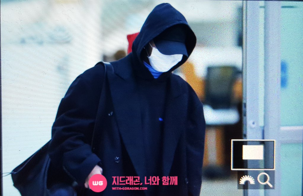 G-Dragon - Gimpo Airport - 22dec2015 - With G-Dragon - 01