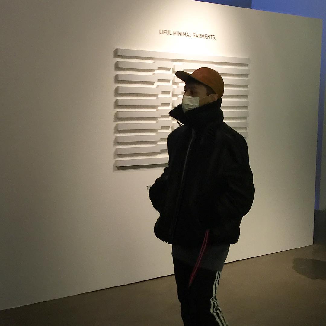 G-Dragon Exhibition 2015-12-11 (2)