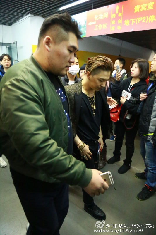 BIGBANG Backstage Hunan TV 2015-12-31 马栏坡包子铺的小笼包 (2)