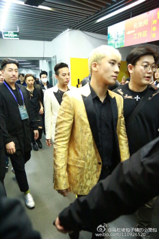 BIGBANG Backstage Hunan TV 2015-12-31 马栏坡包子铺的小笼包 (4)