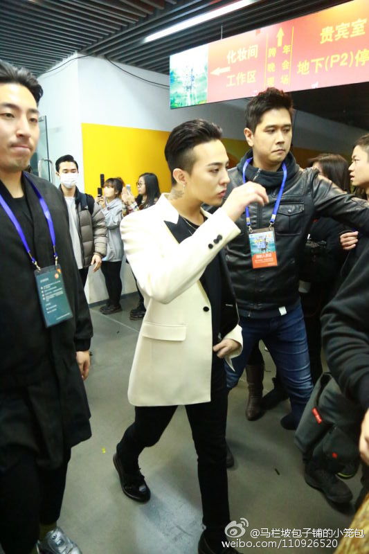 BIGBANG Backstage Hunan TV 2015-12-31 马栏坡包子铺的小笼包 (6)