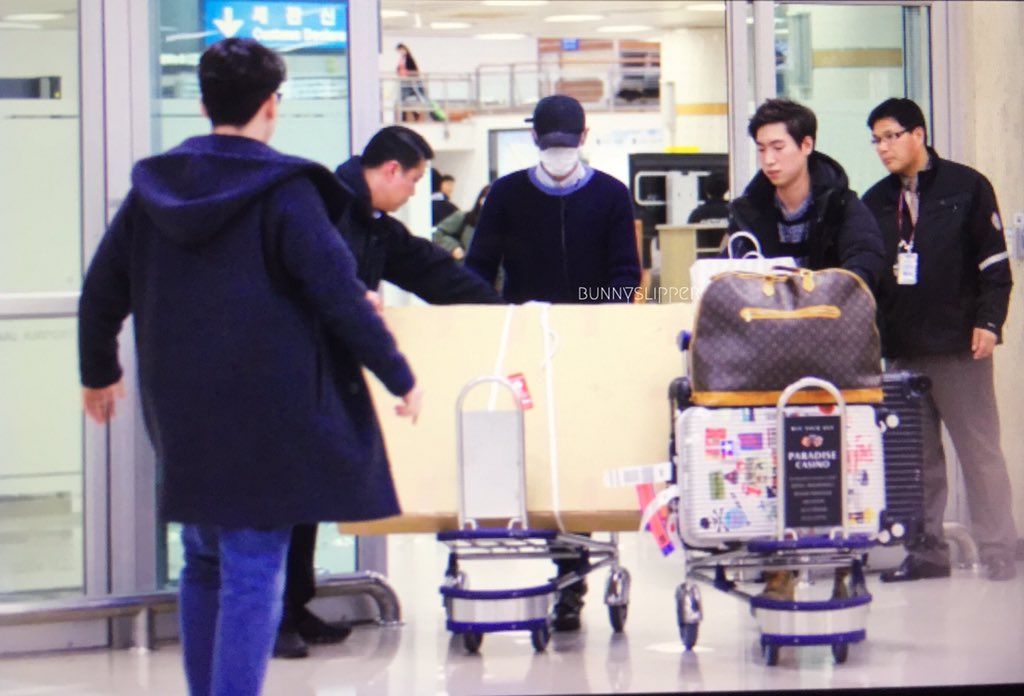 TOP Arrival Seoul From Japan 2016-02-12 (11)