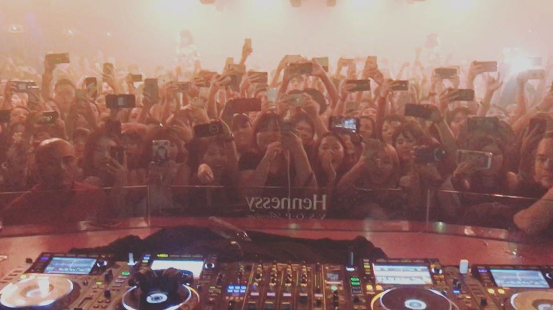 Seungri Instagram Aug 12, 2017 2:59pm Thank u so much  #KL @zoukclubkl 🇲🇾 where is the next place for @naturalhighrecord party