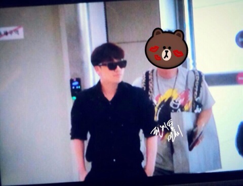 G-Dragon and Seungri on their way to Tokyo - airport pics...
